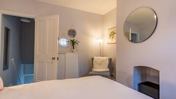1 bedroom, iron/ironing board, bed sheets