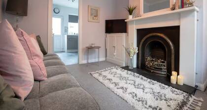 Central cosy home 5 minutes walk from Shrewsbury - Pass the Keys