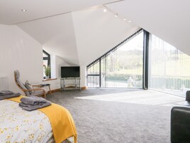 1 habitación, decoración personalizada y muebles diferentes 