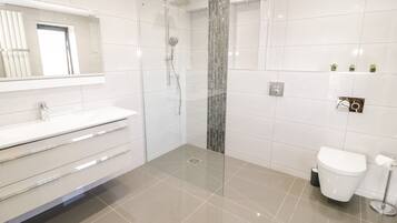 Cottage | Bathroom | Shower