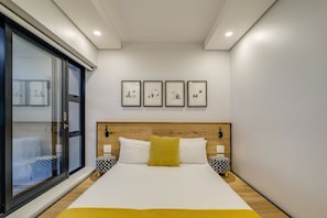 2 bedrooms, desk, iron/ironing board, WiFi