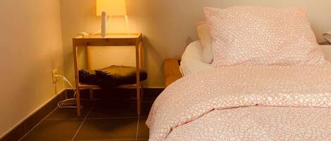 1 bedroom, WiFi, bed sheets