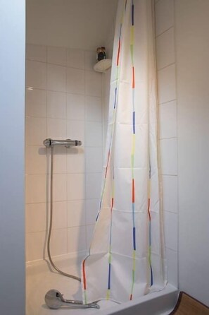 Een douche, een haardroger