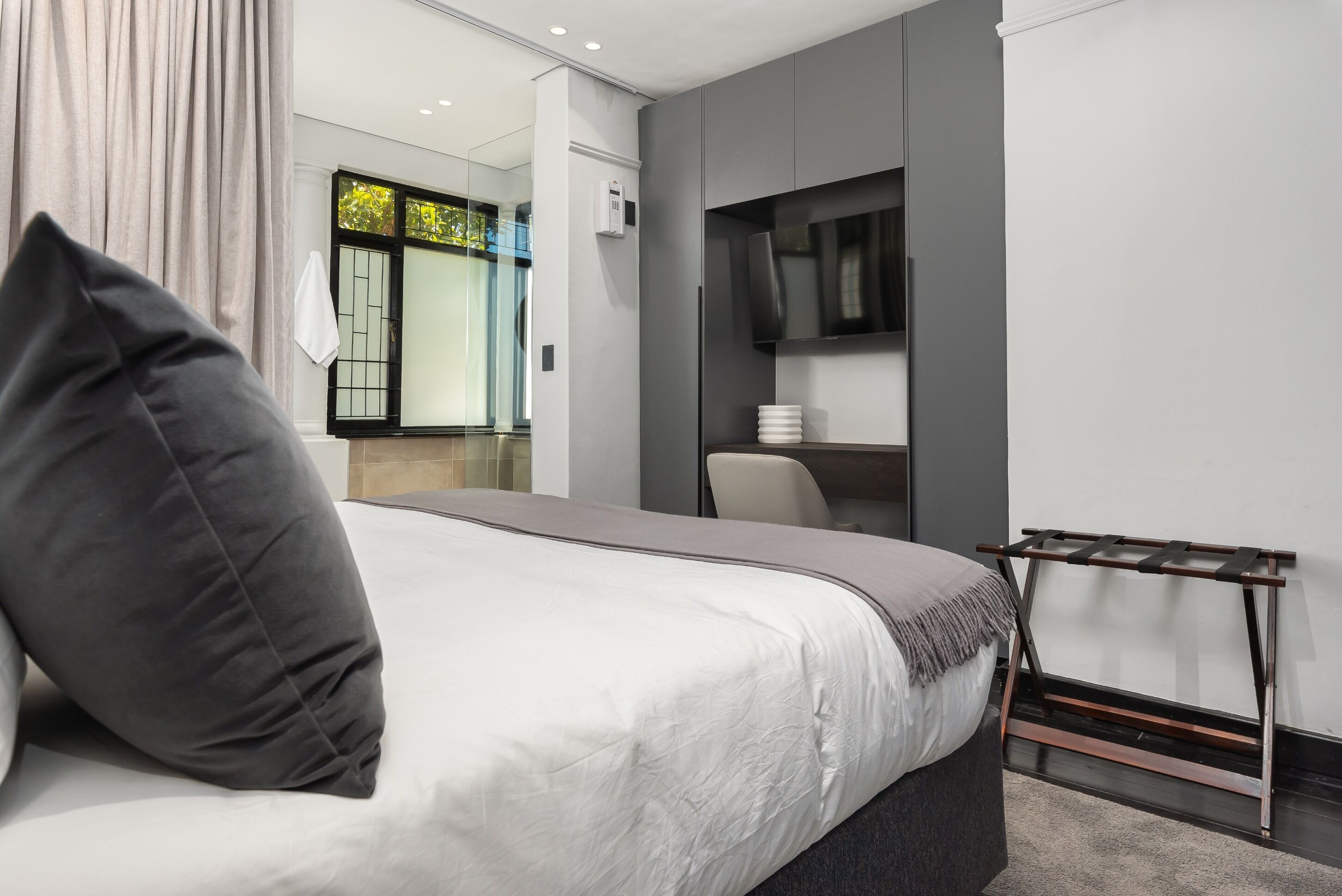 1 bedroom, in-room safe, iron/ironing board, WiFi