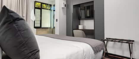 1 bedroom, in-room safe, iron/ironing board, WiFi