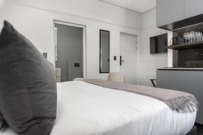 1 soverom, safe på rommet, strykejern/-brett og internettilgang