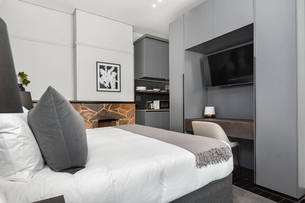 1 bedroom, in-room safe, iron/ironing board, Internet