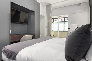 1 soverom, safe på rommet, strykejern/-brett og internettilgang