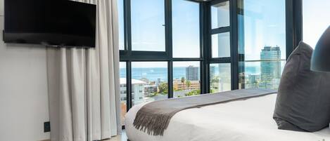 1 slaapkamer, een kluis op de kamer, een strijkplank/strijkijzer