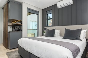 1 chambre, coffres-forts dans les chambres, fer et planche à repasser