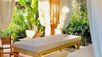 Salas para tratamentos a dois, sauna seca, banheira de hidromassagem
