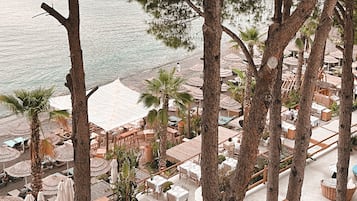 2 restauranter, lunsj og middag serveres, tyrkiske retter