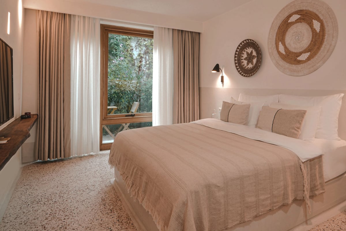 Classic Room | Courtyard view