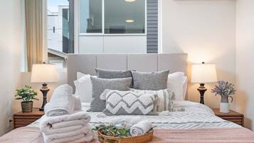 3 bedrooms, iron/ironing board, free WiFi, bed sheets