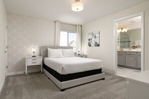 5 habitaciones, tabla de planchar con plancha y cuna de viaje