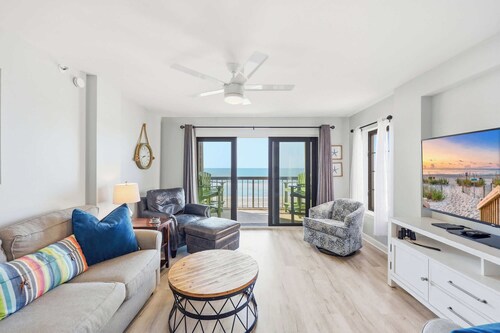 Sandy Bits Oceanfront Premium Condo with Pool