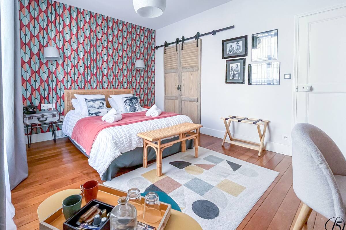 Kahden hengen comfort-huone, kylpyhuone makuuhuoneen yhteydessä (LABO)