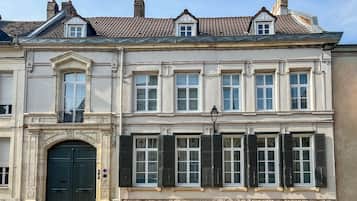 Pintu masuk properti