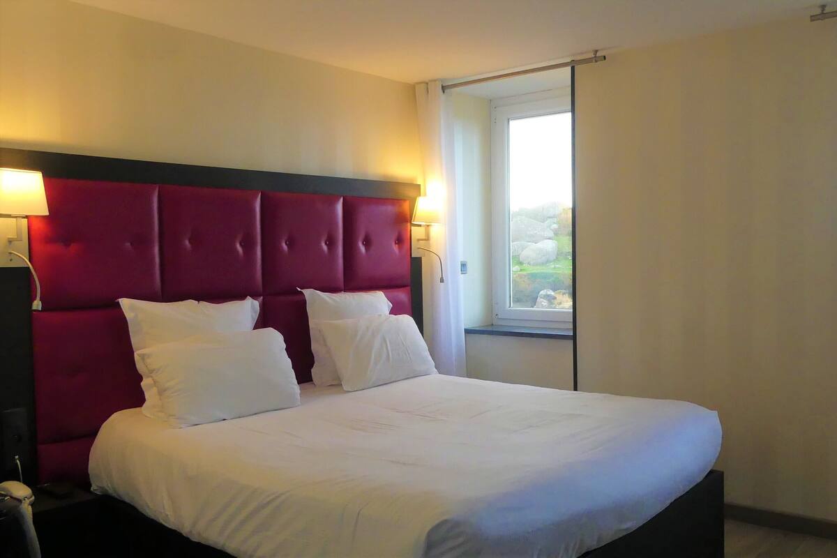 Classic Room | In-room safe, blackout curtains, soundproofing, travel cot