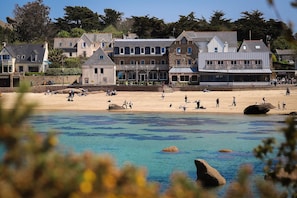 Front of property - Logis Hôtel Saint-Guirec et de la Plage (Perros-Guirec)