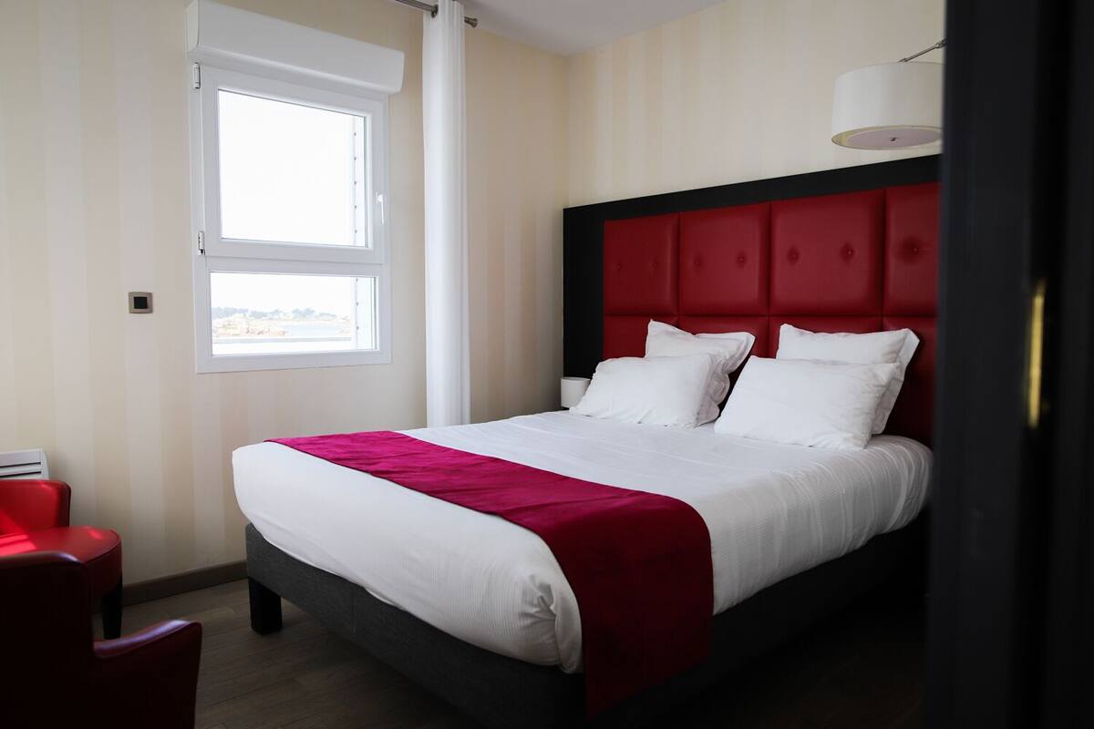 Family Room | In-room safe, blackout curtains, soundproofing, travel cot