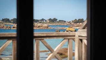 Superior Room | In-room safe, blackout curtains, soundproofing, travel cot