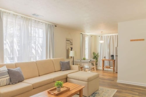 Centrally Located - The Delightful Doubles Unit A