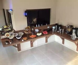 含每日吃到飽早餐