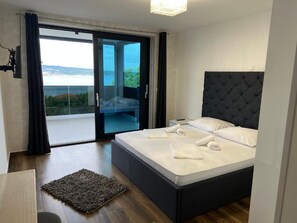 11 bedrooms, free cribs/infant beds - Villa Twins (Crikvenica)