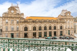 A historic building with a clock tower, large windows, and a prominent entrance. - São Bento Deluxe 42 (Porto)