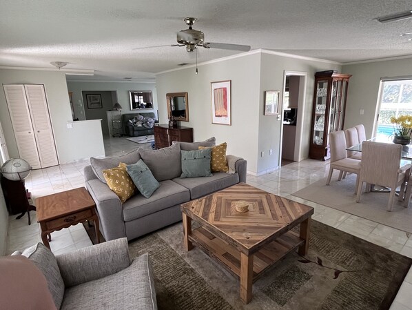 Älytelevisio, tietokoneen näyttö, tulostin