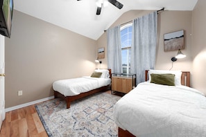 3 habitaciones, tabla de planchar con plancha, cuna de viaje y internet 