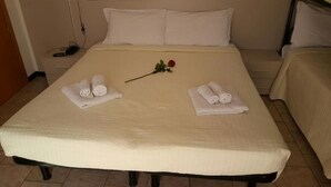Classic Triple Room - Hotel Galileo (Rimini)