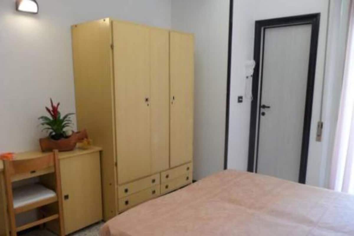 Una cassaforte in camera, Wi-Fi gratuito, lenzuola