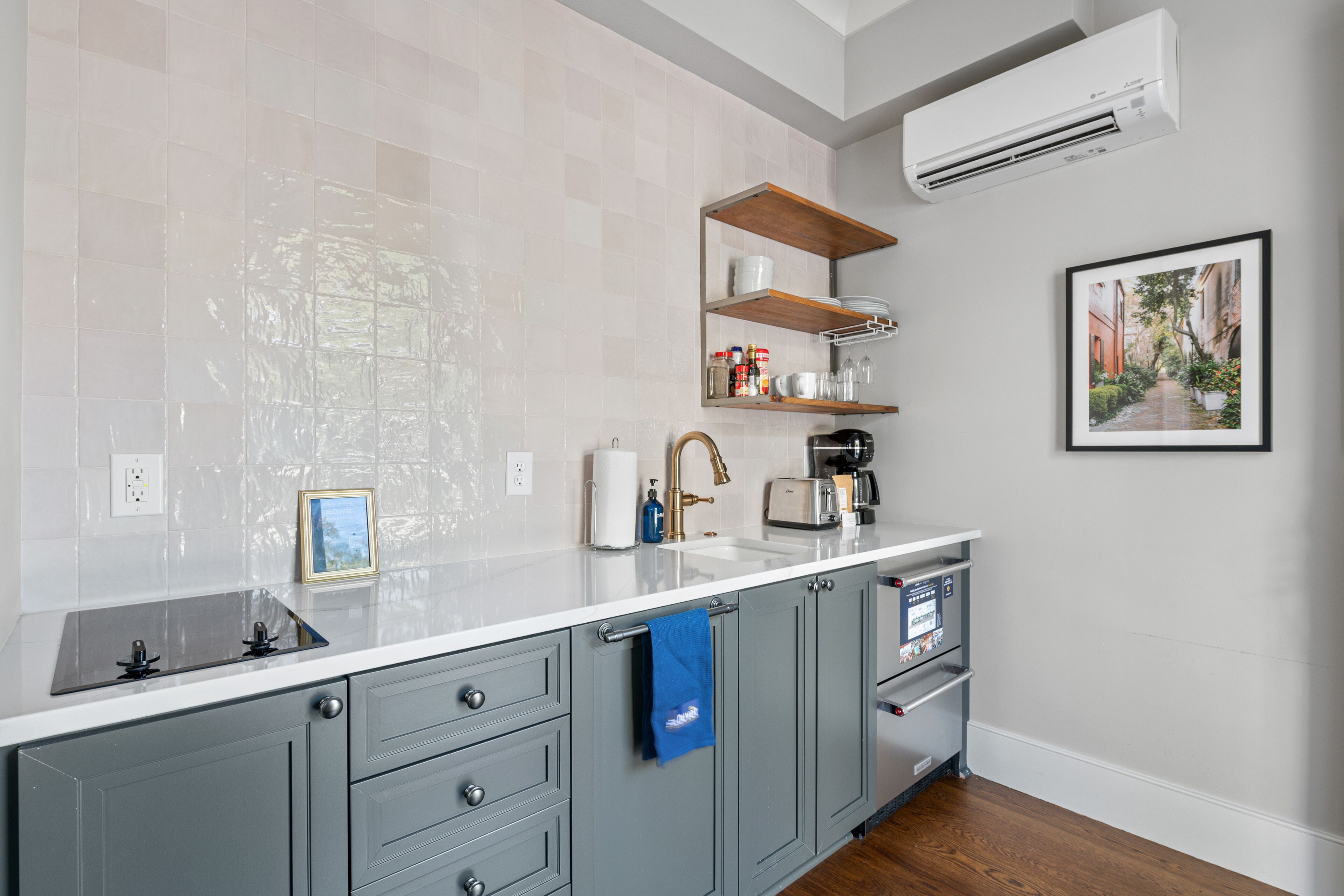 Thomas Waring House (Suite C) by StayDuvet!