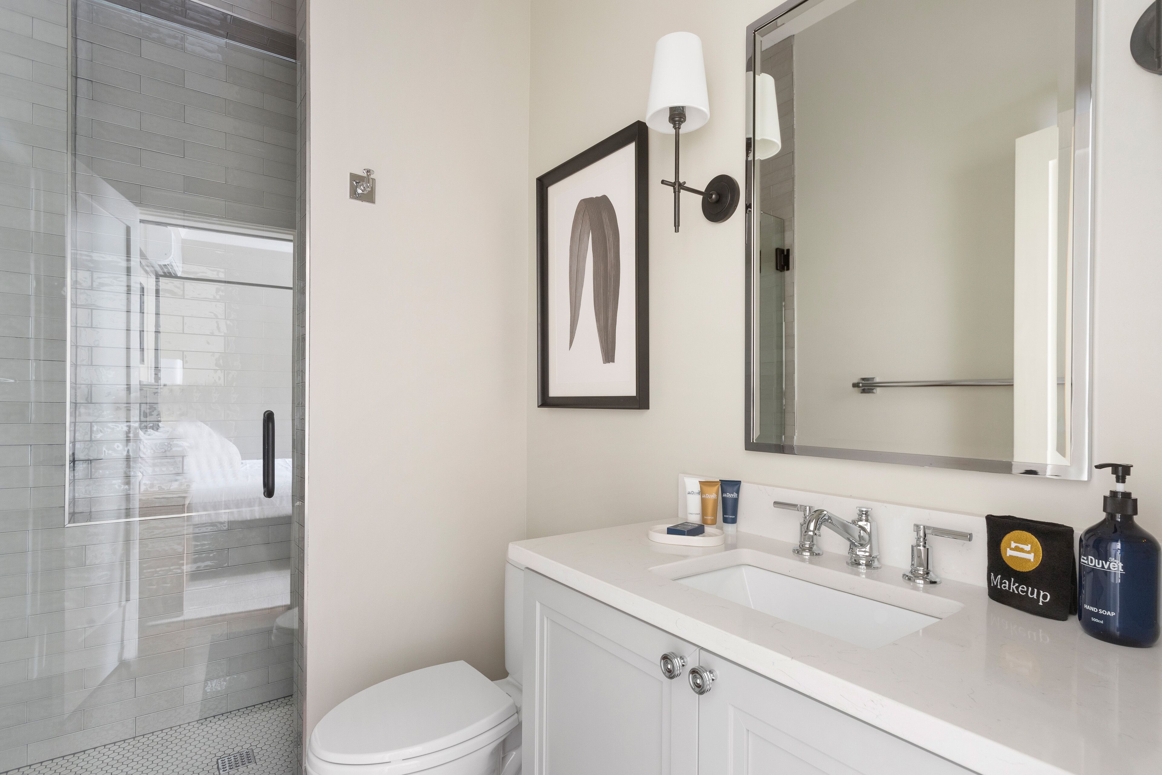 Thomas Waring House (Suite C) by StayDuvet!