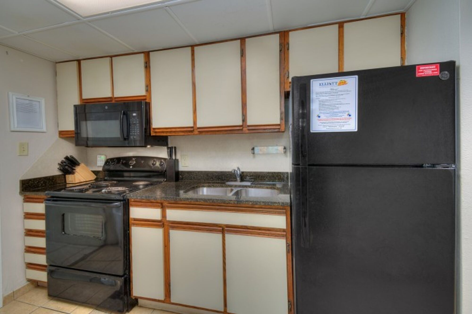 Coral Beach Resort 102 - 1 Bed Ocean Front Condo - Accommodates 6