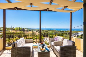 Property grounds - Rose Villa - Four Bedroom Villa, Sleeps 8 (Svoronata)