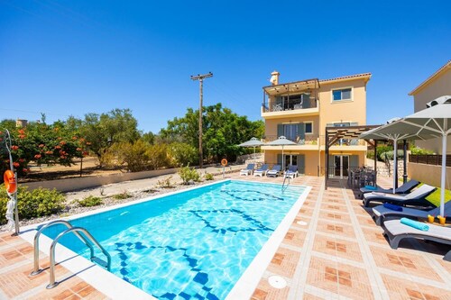 Rose Villa - Four Bedroom Villa, Sleeps 8