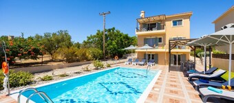 Rose Villa - Four Bedroom Villa, Sleeps 8