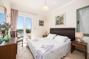 4 bedrooms, iron/ironing board, travel cot, WiFi - Rose Villa - Four Bedroom Villa, Sleeps 8 (Svoronata)