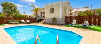 Yiangos House - Three Bedroom Villa, Sleeps 6