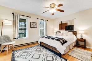 3 bedrooms, travel crib, internet, bed sheets