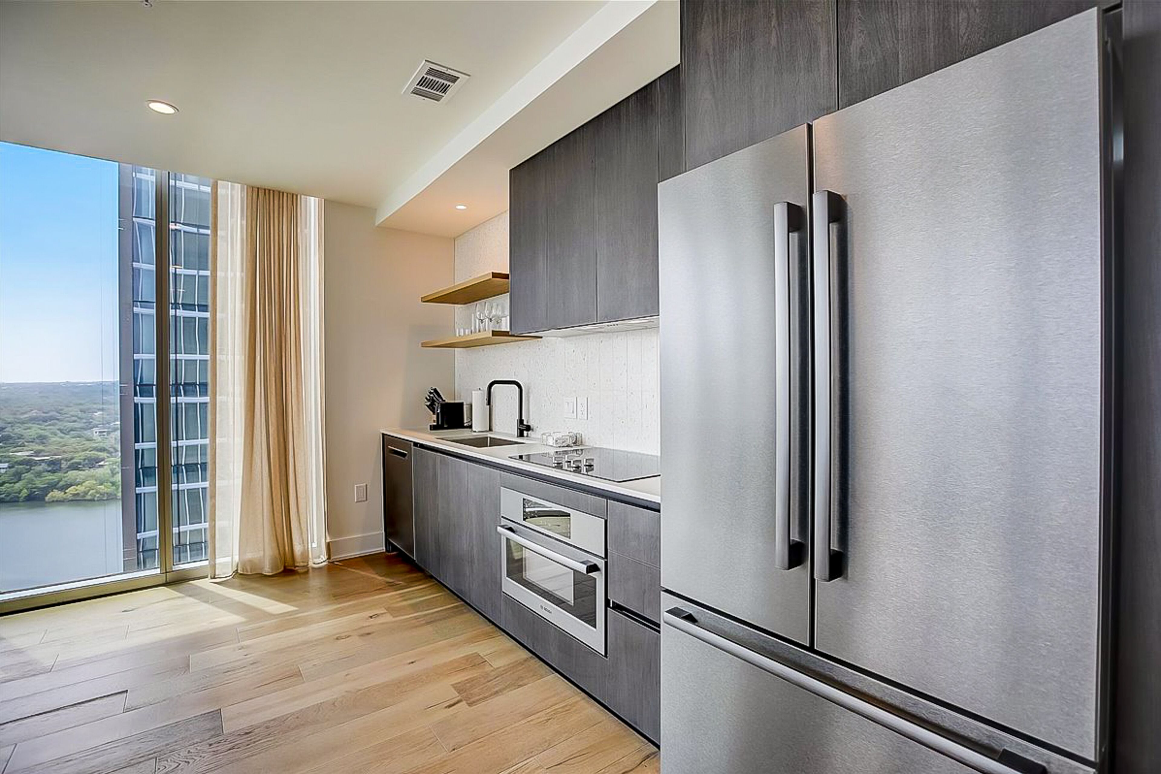 Brand-new - Rainey Street corner condo with lake-view balcony - pool & gym