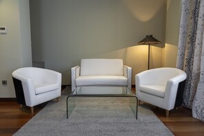 Rom – deluxe | Dundyner, minibar, skrivebord og skrivebord for bærbar PC