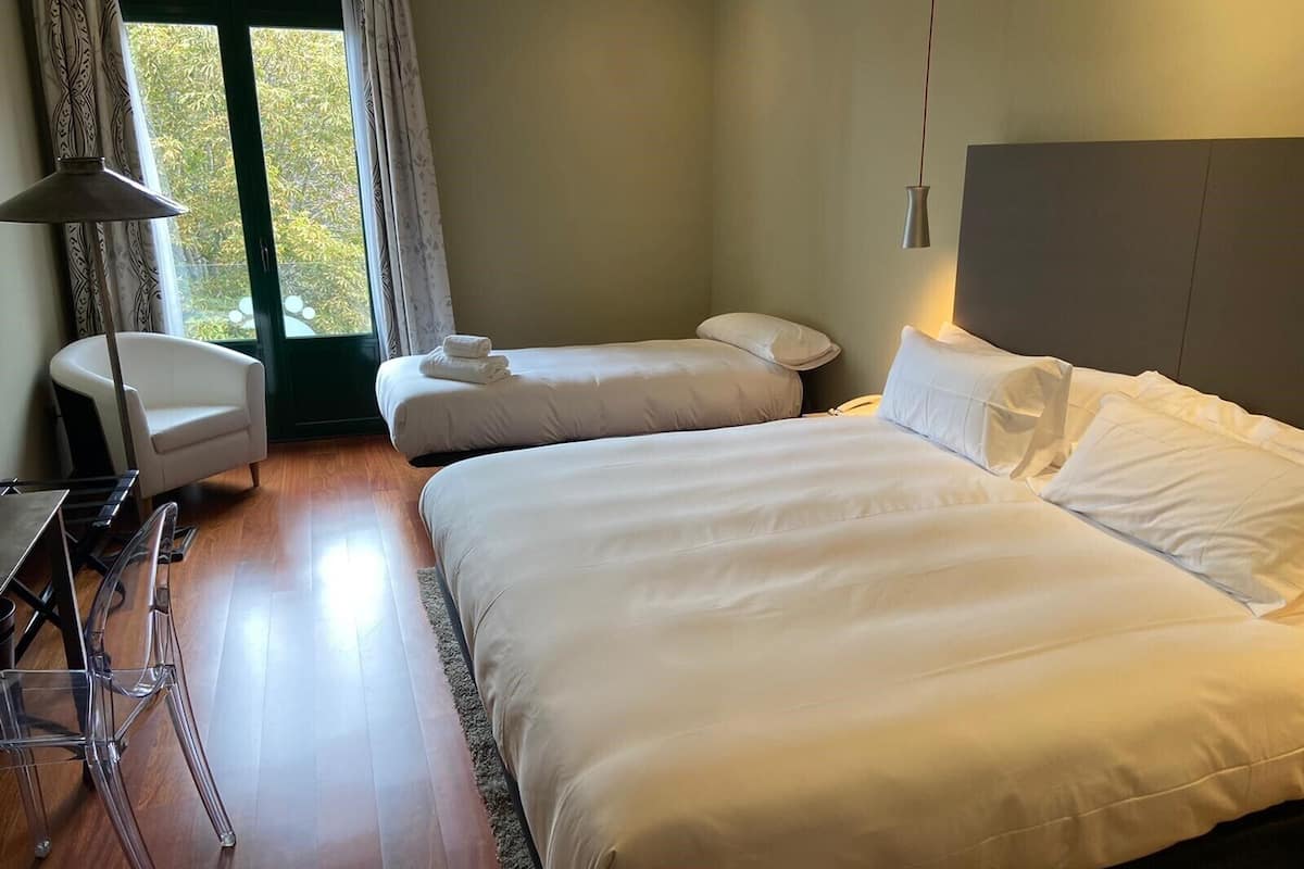 ห้องซูพีเรียทริปเปิล | ผ้านวมขนเป็ด, มินิบาร์, โต๊ะทำงาน, พื้นที่ทำงานแบบใช้แล็ปท็อป