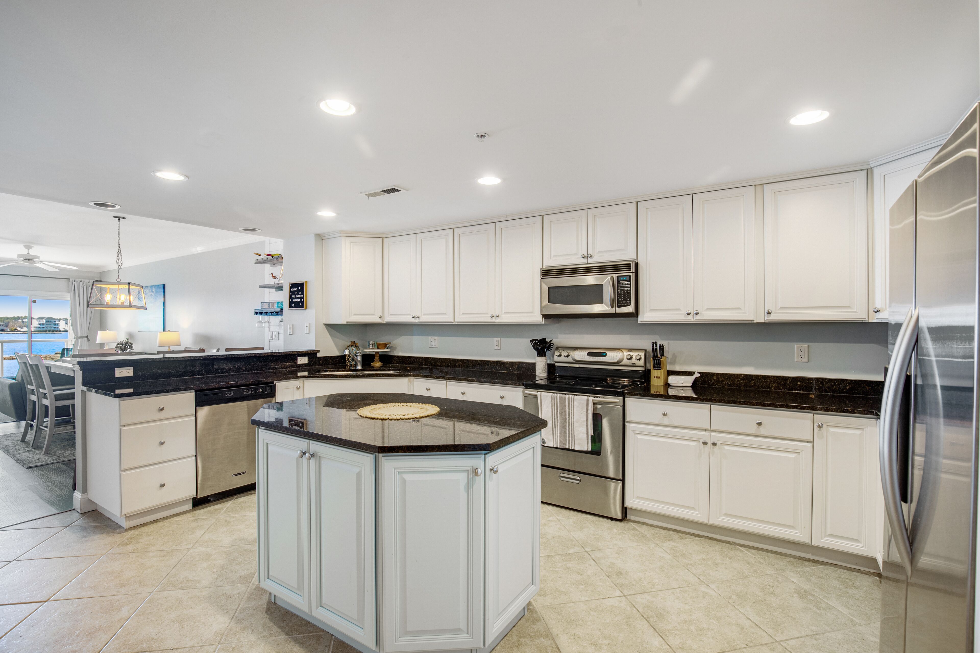 Gorgeous bay-front condo with fast WiFi, central AC, private w/d, and pool