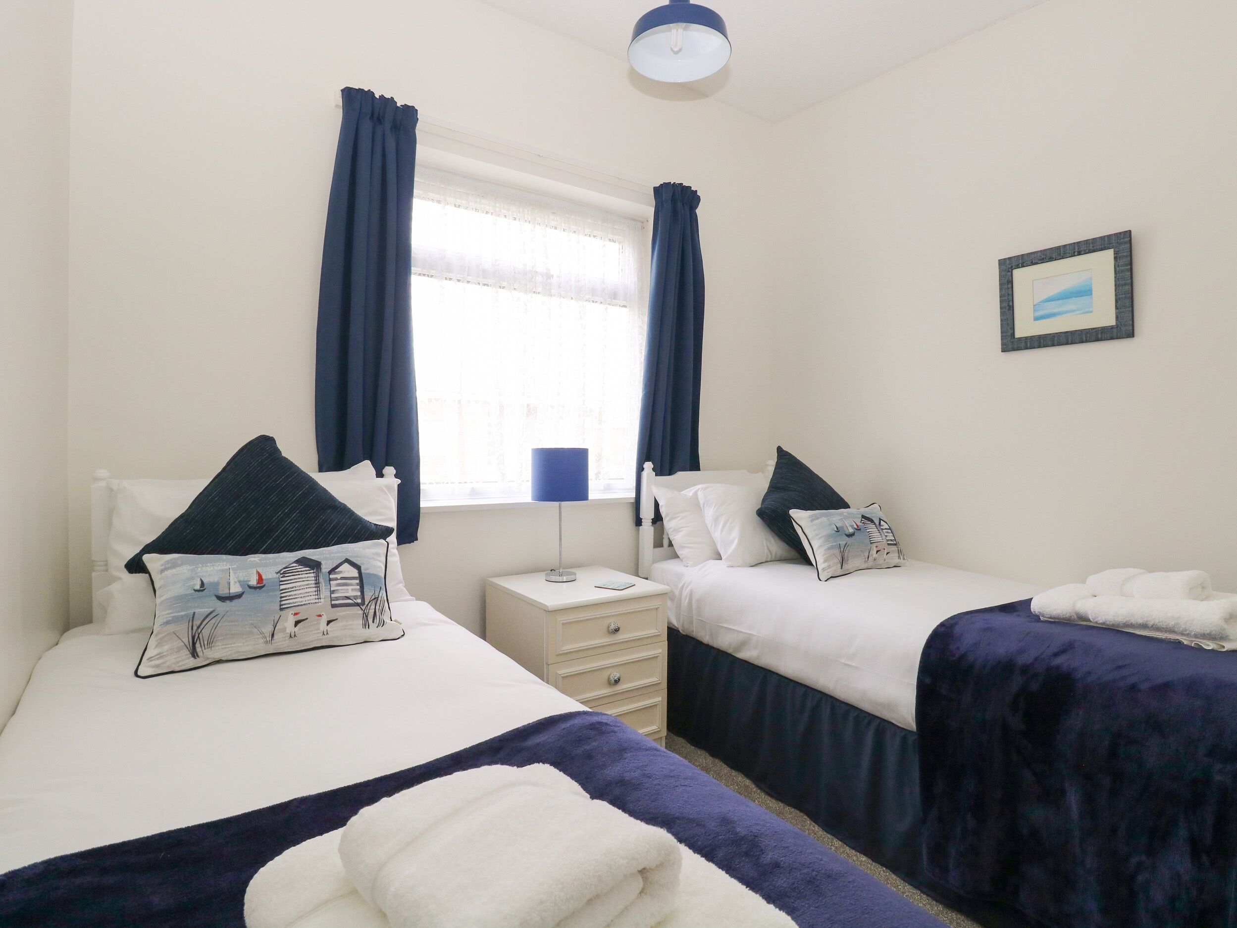 2 habitaciones, decoración personalizada y muebles diferentes 