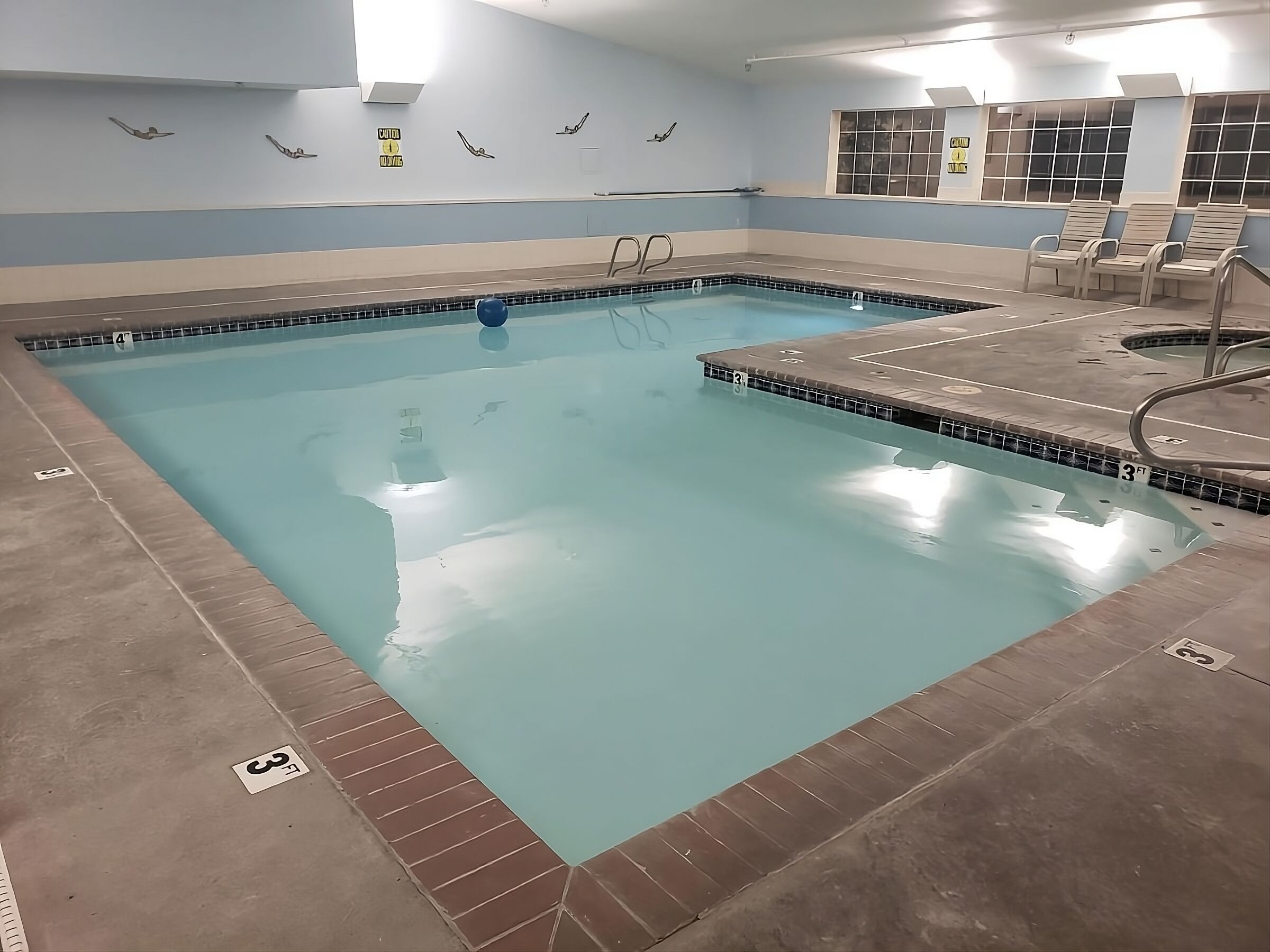 Looking for Perfect Getaway Location? Spacious Room w/ King Bed, Free Breakfast