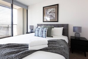2 Schlafzimmer, Schreibtisch, Bügeleisen/Bügelbrett, Reisekinderbett